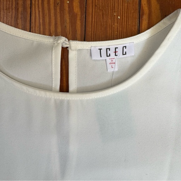 Festive white dressy top with sequin puffy sleeves NWT - Picture 3 of 5